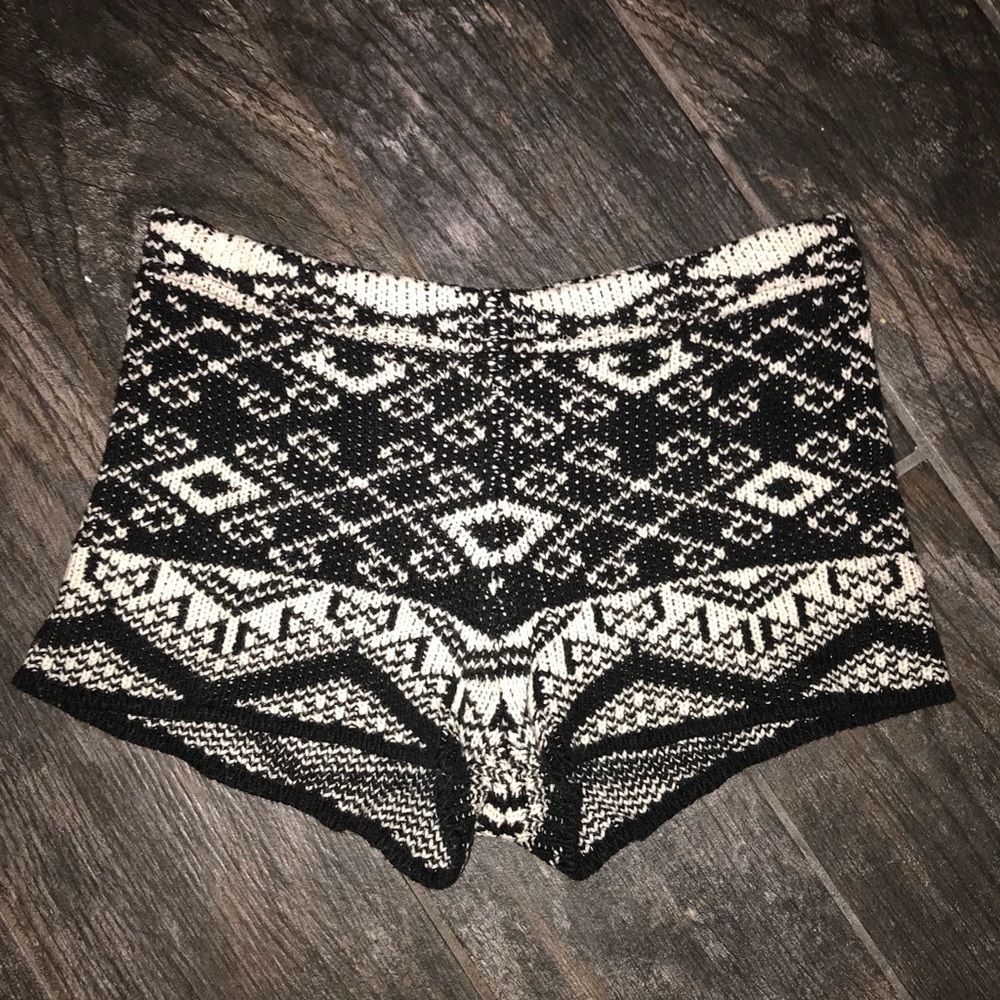 Ecote brand crochet shorts size Small